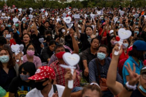 В Бангкоке тысячи тайцев вышли на улицы с протестом: «Долой феодализм!»