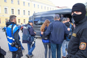 Облава на прессу: Минимум 15 журналистов задержали в Беларуси в воскресенье