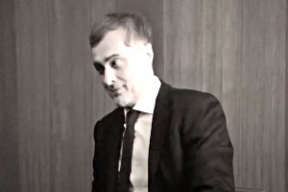 Сурков в костюме Суркова перед сегодняшней московской элитой – о природе власти