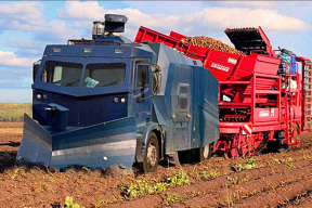 Фотожабы: «Все так плохо, что бабушки возглавили колонну проституток и наркоманов!»