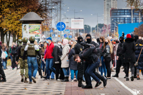 «Амапавец адну нагу паставіў мне на рэбры, другой прыціснуў маю нагу»