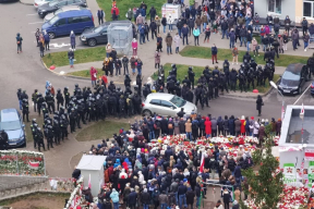 Воскресенье памяти. Зачистка народного мемориала и массовый хапун в Минске в ответ на громкий вопрос: «За что убили Рому?»