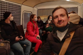 «Что, даже чаю нельзя попить?» В Петербурге у посольства Беларуси задержали 14 человек