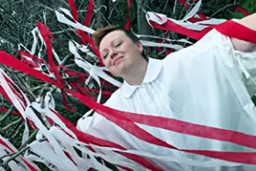 «Краты — гэта толькі падрыхтоўка да жыцьця, дзе не існуе крат». Новый клип Анны Хитрик