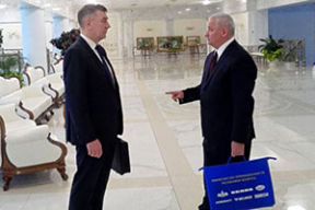 Фотофакт. Как отличить вице-премьера от министра промышленности