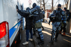 Как протестовали в России после приговора Навальному — и как полиция их избивала и задерживала