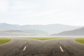 Маркетолог: У людей, которые понимают, что им мало «чарки и шкварки», два пути