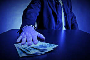 Ці ўтрымаюцца грошы ў ссінелых пальцах?