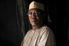 Президент Чада, переизбранный на шестой срок, умер от боевых ранений. Он правил больше 30 лет