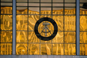 «Дворец, пускающий пыль в глаза». Снесенный символ ГДР (фотогалерея)