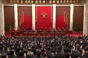 Видеофакт. Весь зал аплодирует стоя – появился серьезный правитель