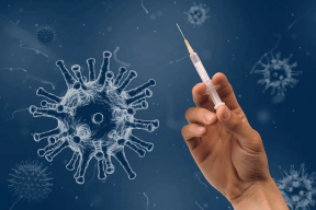 Известный инфекционист объяснил, кому противопоказана вакцинация от коронавируса