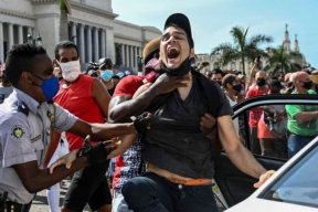 «Долой диктатуру!» На Кубе вспыхнули небывалые за 30 лет протесты