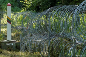 «Требовали чипсов и куриных крылышек». Как Литва разбирается с мигрантами