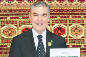 Фотофакт. Диктатор-универсал презентовал 65-ю книгу