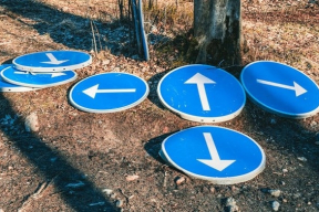 Санкции начнут приводить к фактическим потерям экономики к концу года. Возможен финансовый кризис