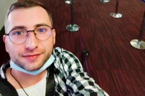 Белорус, рассказавший о пытках в российских колониях, просит убежище во Франции. Опубликовано его фото