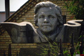 Как тайно демонтировали памятник Ларисе Гениюш в Зельве