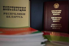 Опубликован новый проект Конституции, все новое – подчеркнуто зеленым. Реакция: «Очень интересно там с должностью президента»