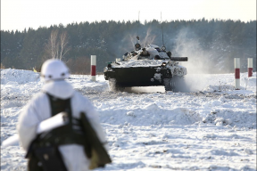 Лукашенко объяснил, почему на этот раз военные учения устроили зимой