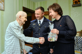 Фотофакт. Как выглядят подарки ветеранам в Беларуси