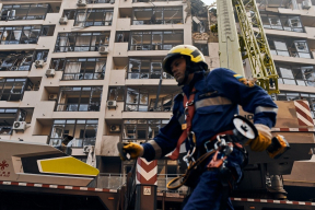 Война, 26 июня. Зеленский обратился к гражданам Беларуси. Снова бомбили Киев. Из-под завалов достали семью: 7-летнюю девочку, мать – гражданку РФ и отца – он погиб. «Жидко, Суровикин и Лапин – воюют «по-сирийски». Иначе не умеют»