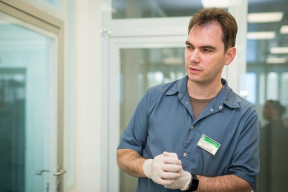 Конвейер репрессий. Почобут целыми днями читал материалы дела, чтобы успеть в срок. Врача РНПЦ детской онкологии приговорили к 3 годам «домашней химии». В «Белгазпромбанке» задержания — вероятно, за оскорбление Лукашенко