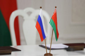 Мацукевич: Присутствие флагов на встречах Лукашенко с Путиным — последнее, что мешает пройти «утиный тест»