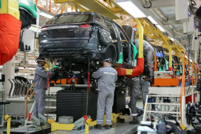 Как проблемы поставки комплектующих, которые остановили российские заводы, могут затронуть Беларусь