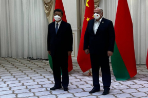 Фотофакт. Лукашенко на встрече с Си все-таки надел маску, хотя раньше называл намордником