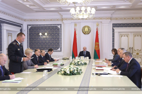 Лукашенко: «Достойны ли эти люди оставаться гражданами Беларуси, если они сбежали из родной страны?»