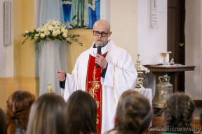 Конвейер репрессий. Витебского ксендза заочно оштрафовали за «демонстрацию нацистской символики». Политзаключенный Денис Ивашин прислал на волю «иносказательное» письмо