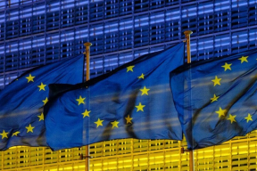 С начала войны ЕС потратил на нефть и газ из России в три раза больше, чем на помощь Украине. Как же так вышло?