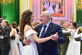«Студентка-модель». С кем Лукашенко танцевал на новогоднем балу?