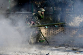 «Мы переходим дорогу, и за нами, на другой стороне улицы, разрываются два российских снаряда. Целились именно в нас или нет?»