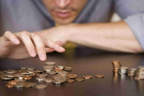 Лысенков: «На самом деле то, что правительство говорит про стабильность, все так и есть: мы стабильно катимся вниз»