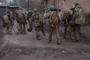 Война, 12 апреля. Почему Украина временно отложила контрнаступление. Что белорусы думают о войне и размещении ядерного оружия. «Дорога жизни» между Бахмутом и Часовым Яром