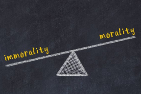 Янчук: «Люди, надевшие тогу военкоров, пропагандируют аморальность»