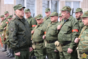 «Вы можаце сабе ўявіць, каб у Беларусі звычайнаму мужыку сказалі: на, бяры, няхай гэты аўтамат Калашнікава паляжыць у цябе?»