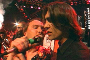 «Напои меня водой — это не для вас. Только рюмка водки на столе»