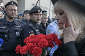У Пугачевой на похоронах Юдашкина украли часы. Но обсуждают другое