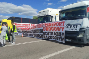 Польские перевозчики начинают блокаду подъезда к единственному грузовому пункту пропуска на границе с Беларусью