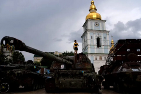 Война, 30 июля. The Times: российская оборона ослабевает, украинские бойцы выходят на важнейшие высоты. Под Таганрогом взорвался беспилотник. Демонтаж советского герба в Киеве