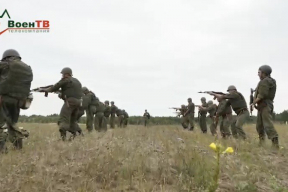 Как под Осиповичами вагнеровцы беларусских военнообязанных инструктируют