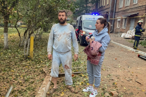 Война, 6 октября. Россия вводит для граждан Украины особый порядок въезда. Фотофакт: отец у руин дома, где погиб его 10-летний сын. Харьков обстреляли «Искандерами» — среди пострадавших младенец, его брат и бабушка погибли