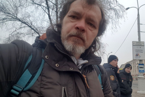 Конвейер репрессий. Фотографа Зенкова приговорили к трем годам колонии.  Преподавателя военного факультета БрГУ осудили за «измену государству». Автор книг «Метро 2033» уехал из Беларуси, вскоре задержали его сына