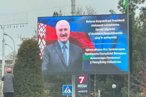 В Ташкенте к приезду Лукашенко разместили билборд с ошибкой