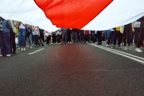 Конвейер репрессий. Минчанку приговорили «к домашней химии» за участие в акции протеста. На могилевского журналиста Евгения Глушкова завели уголовное дело. Лидчанин написал на своей мастерской лозунг — это посчитали пикетированием