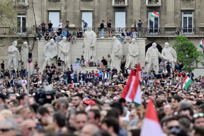 «Орбан, уходи». Как протестует Будапешт