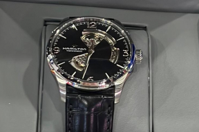 Лучшим игрокам хоккейного турнира Лукашенко подарили швейцарские часы. Сколько они стоят?